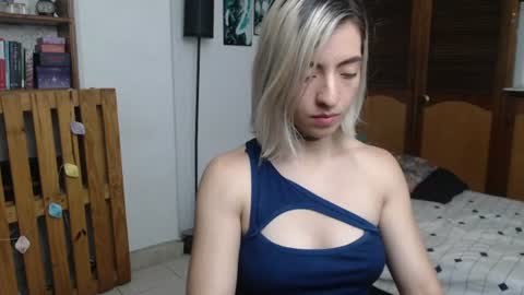 alicee_logan_ online show from July 14, 1:42 am