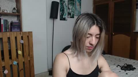 alicee_logan_ online show from August 1, 2:35 am