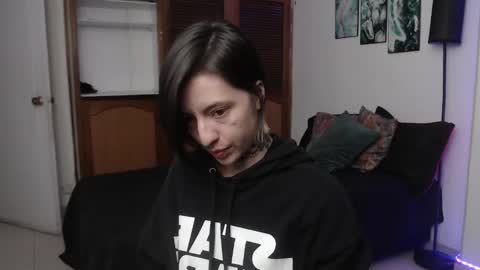 alicee_logan_ online show from November 18, 11:15 pm