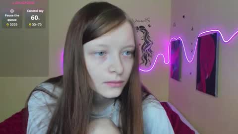 Snapshot of alicehariss chatting on October 10, 5:24 am Alie online show from October 10, 5:24 am