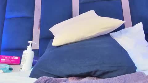 alicehott_05 online show from April 30, 4:06 am