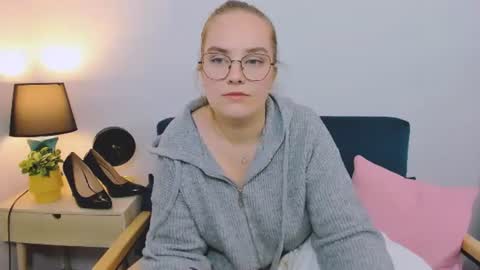 alicesensitive online show from November 17, 3:25 pm