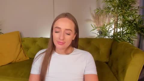 Mia online show from November 12, 2:47 am