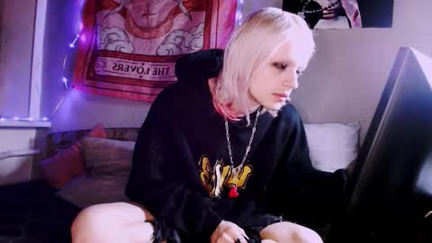 Alien Bella online show from January 14, 2:36 pm