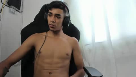 My name is Andrs and Im 18 years old. online show from June 20, 3:18 pm