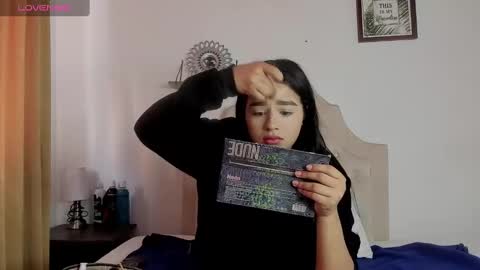 aliice_walker_ online show from February 1, 1:41 pm