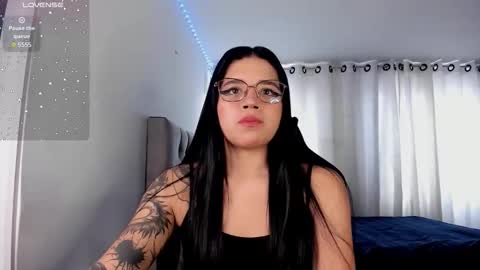 aliice_walker_ online show from November 13, 4:20 pm