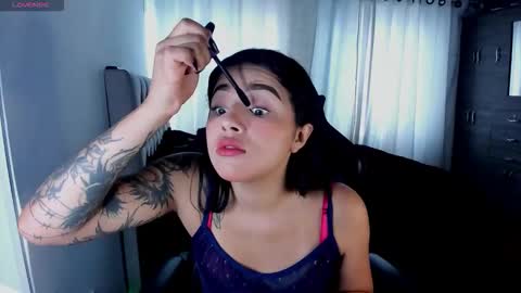 aliice_walker_ online show from February 3, 3:16 pm