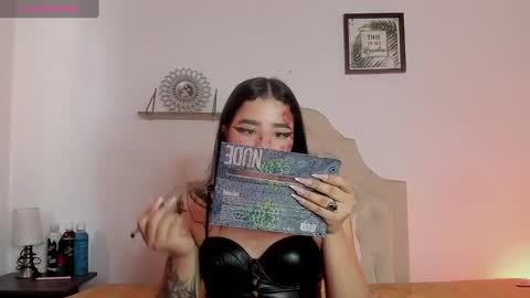 aliice_walker_ online show from February 10, 6:35 pm