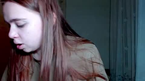 Snapshot of aliiice_stone chatting on December 4, 3:37 pm Alice online show from December 4, 3:37 pm