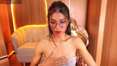 alina_b_ online show from May 2, 9:09 pm