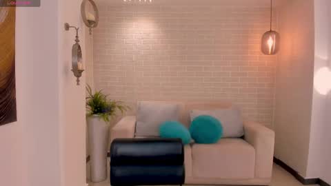 alinakravitz_ online show from April 24, 6:43 pm