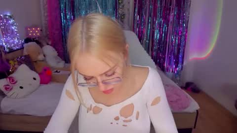 alinaocean online show from January 11, 8:59 pm