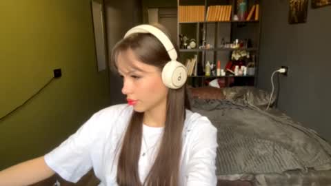 Snapshot of alinedifede chatting on October 15, 7:32 am Alice online show from October 15, 7:32 am