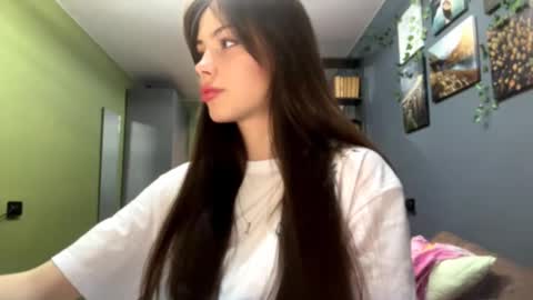 Snapshot of alinedifede chatting on October 3, 10:45 am Alice online show from October 3, 10:45 am