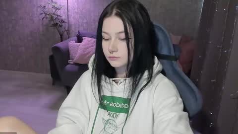 Snapshot of alinegreeeen chatting on October 21, 9:47 am Aline Greeeen online show from October 21, 9:47 am