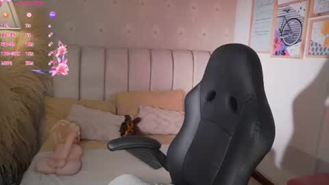 alinnajohnson online show from July 28, 3:21 pm
