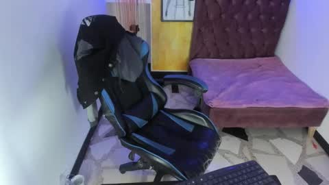 ALISON MOON online show from October 31, 5:57 pm