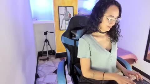 ALISON MOON online show from October 24, 12:17 pm