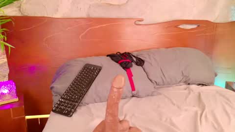 Alison Moon  online show from July 14, 2:05 am