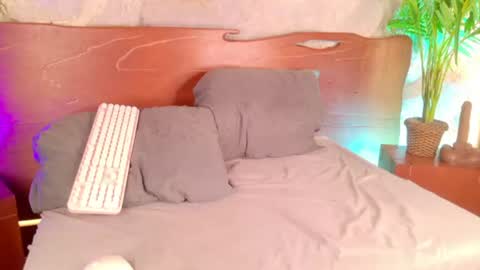 Alison Moon  online show from August 1, 12:12 am