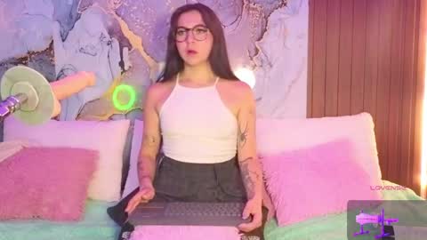 Mia online show from April 23, 8:54 pm