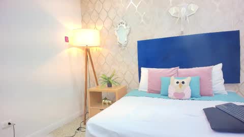 alisson_santanaa online show from November 18, 1:25 pm