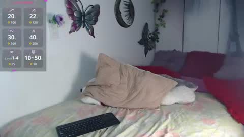 alix_kitty_ online show from July 24, 2:09 am