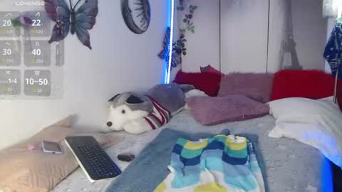 alix_kitty_ online show from June 24, 3:35 am