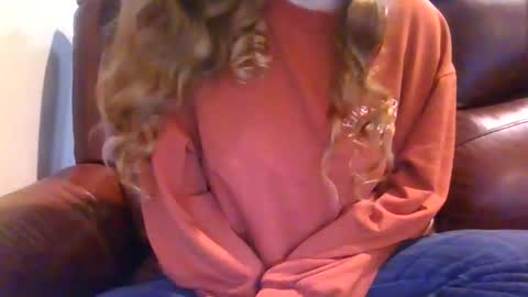 alliebearx online show from November 23, 1:25 am