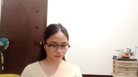 Elise online show from June 25, 11:37 am