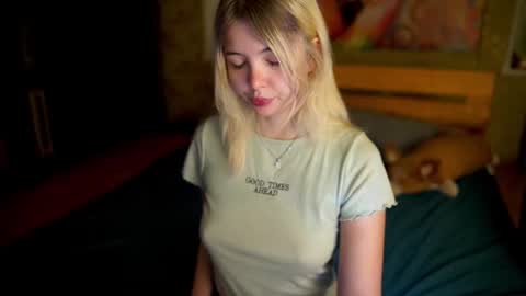 Snapshot of allison_cuty chatting on October 21, 3:11 am Allison online show from October 21, 3:11 am