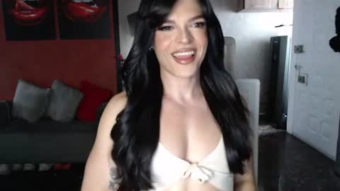 Allison Victoria online show from June 14, 2:30 pm