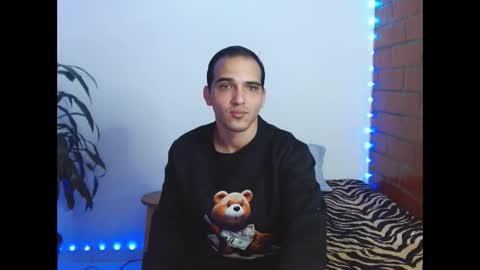 Max online show from November 1, 5:01 pm