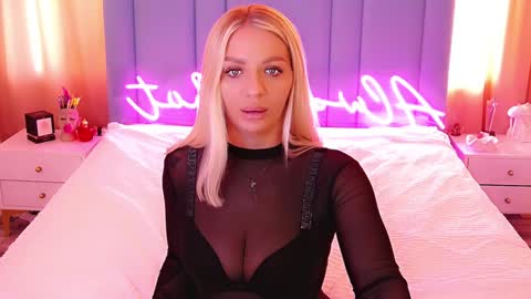 AlwaysHot online show from February 6, 6:18 am