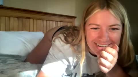 Snapshot of allyanalangel chatting on September 27, 1:09 pm allyanalangel online show from September 27, 1:09 pm