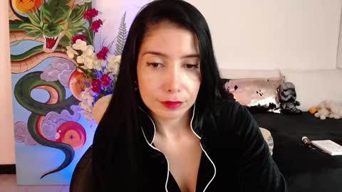 Snapshot of alma_art_ chatting on February 11, 1:20 am alma_art_ online show from February 11, 1:20 am