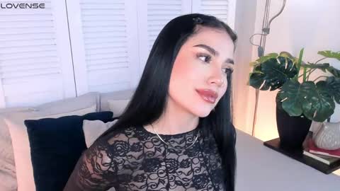 Mia online show from April 25, 1:41 pm