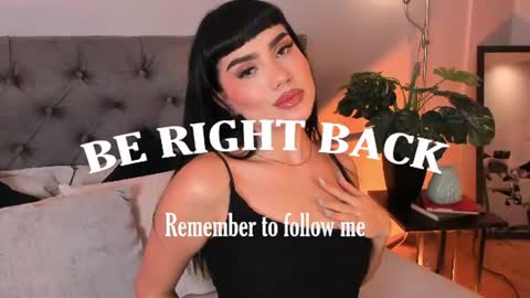 Mia online show from July 1, 1:09 pm