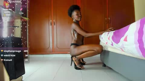 Snapshot of almasaennz chatting on February 16, 9:38 pm online show from February 16, 9:38 pm