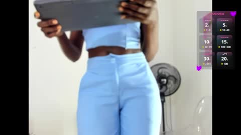 Snapshot of almasaennz chatting on January 13, 7:20 pm online show from January 13, 7:20 pm