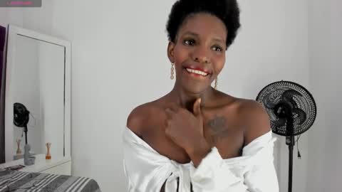 Snapshot of almasaennz chatting on February 20, 8:03 pm online show from February 20, 8:03 pm