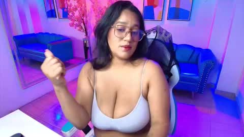 Alondra  online show from November 7, 4:04 am
