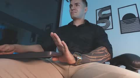 alpha_dominus_ online show from August 3, 3:30 am