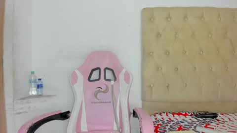 alpha_marcus online show from April 25, 2:03 am