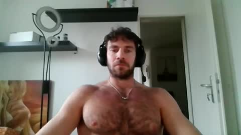 alphah_hunk online show from December 2, 2:37 pm