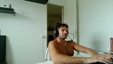 alphah_hunk online show from May 4, 11:06 am