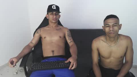 alphas_latins online show from June 13, 4:23 am