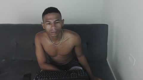alphas_latins online show from June 17, 3:11 am