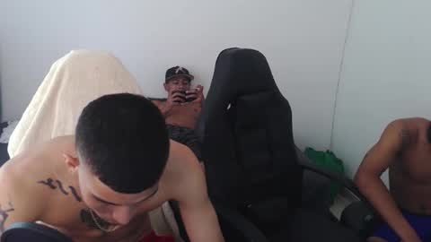 alphas_latins online show from April 23, 7:48 pm